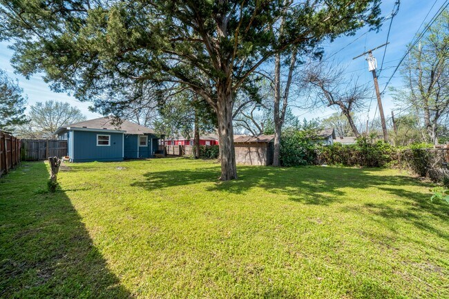 Building Photo - 612 Martinique Ave