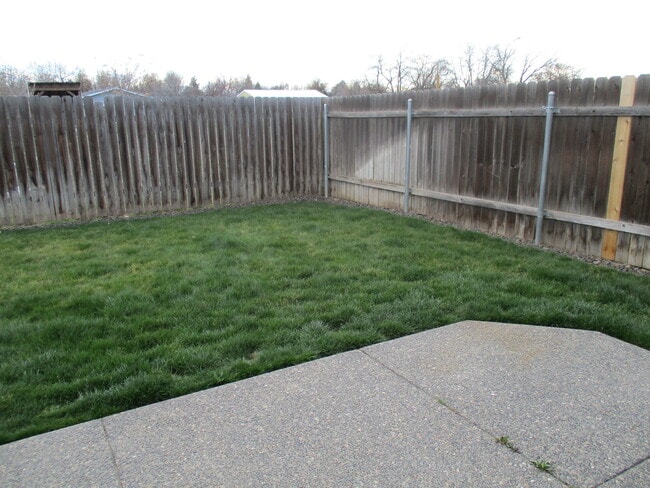 Building Photo - Spacious east side home