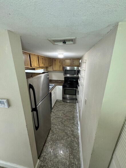 Building Photo - 7126 Waterside Dr