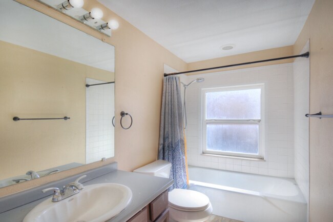 Building Photo - 1189 Panorama Dr