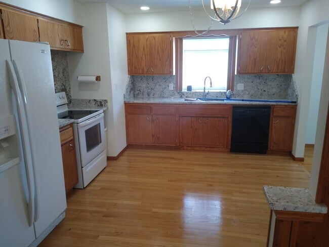 Building Photo - 1110 Revere Dr