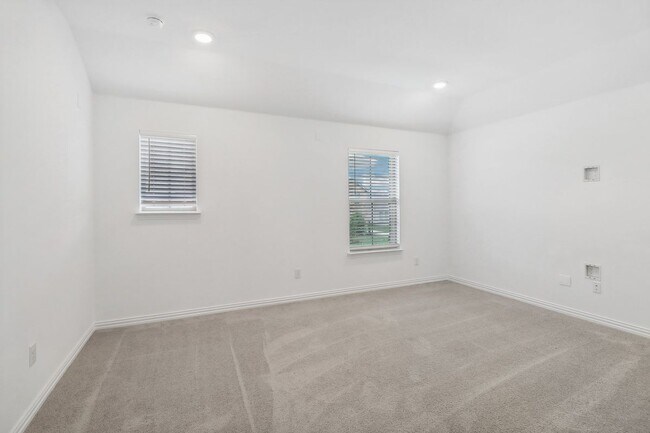 Building Photo - 1200 Milfoil Dr