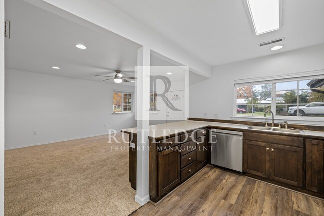 Building Photo - 176 Mallory Ln