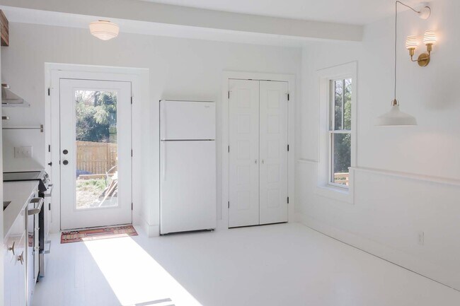 Building Photo - 318 Oak Street