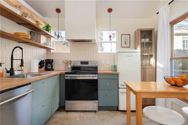 Building Photo - 1583 Braeburn Dr SE