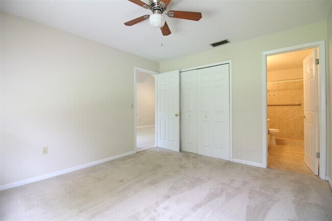 Building Photo - 906 Winnie Ln