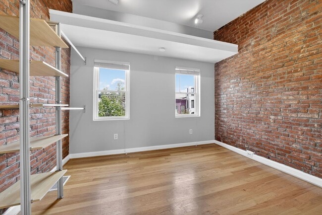 Building Photo - 1028 4th St NE