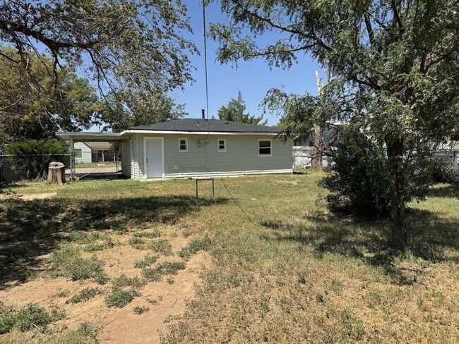 Building Photo - 904 E Stanford St