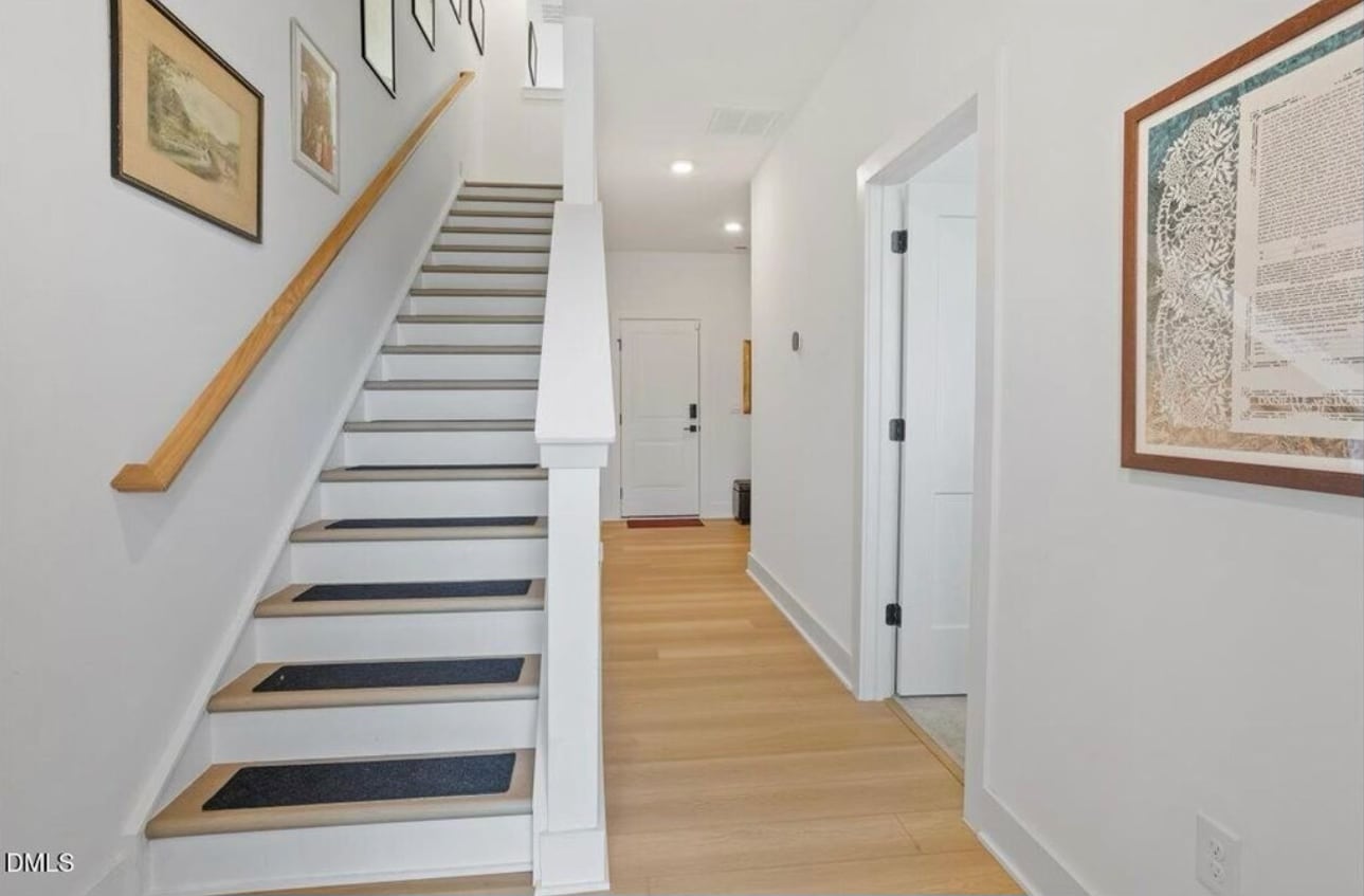 Building Photo - Room in Townhome on Billingshurst Wy