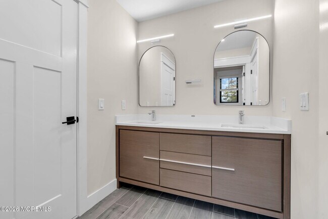 Building Photo - 2017 5th Ave