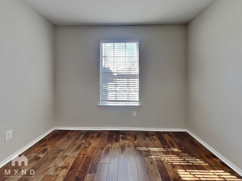 Building Photo - 11331 Fine Design