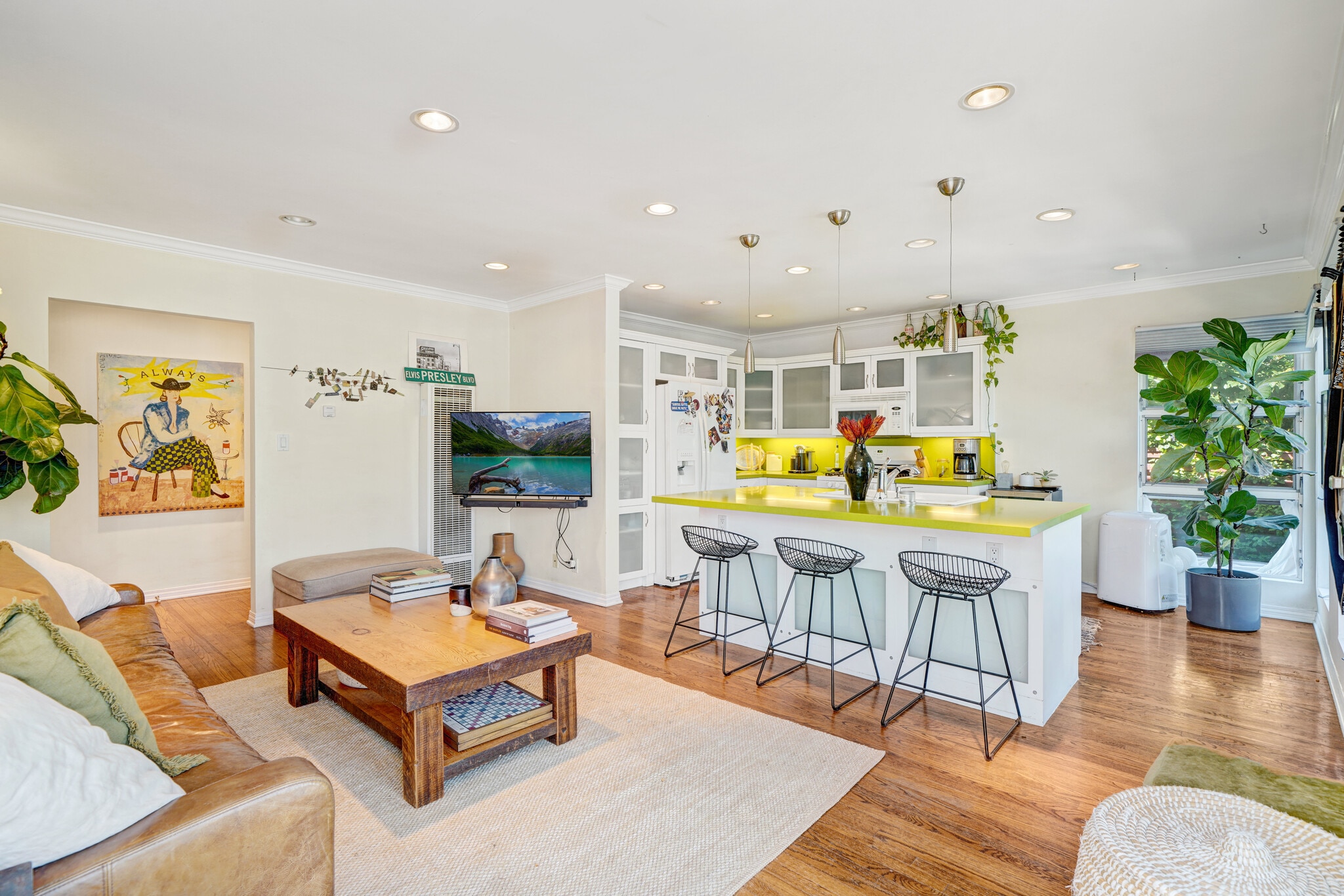 Building Photo - 750 Vernon Ave