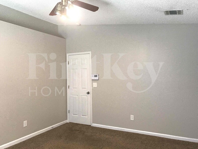 Building Photo - 7852 Catskills Ct