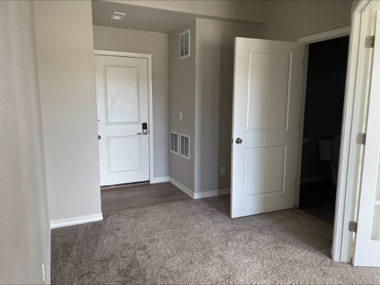 Building Photo - 7864 Bone Crk Pt