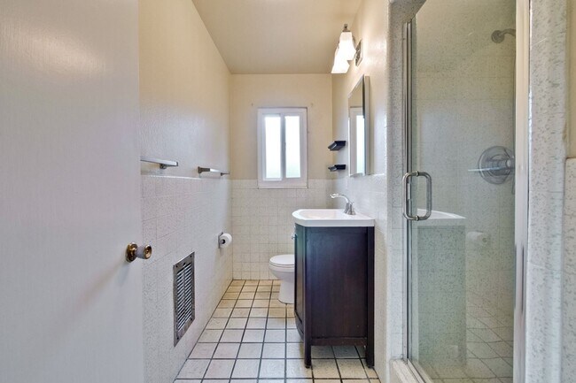 Building Photo - Wow! What a Great Home! Available Soon!