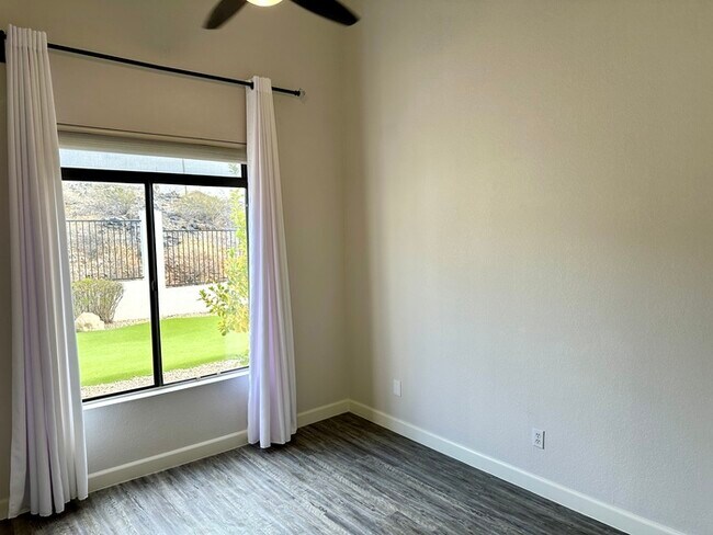 Building Photo - Gorgeous remodel update! No neighbors behind hillside lot