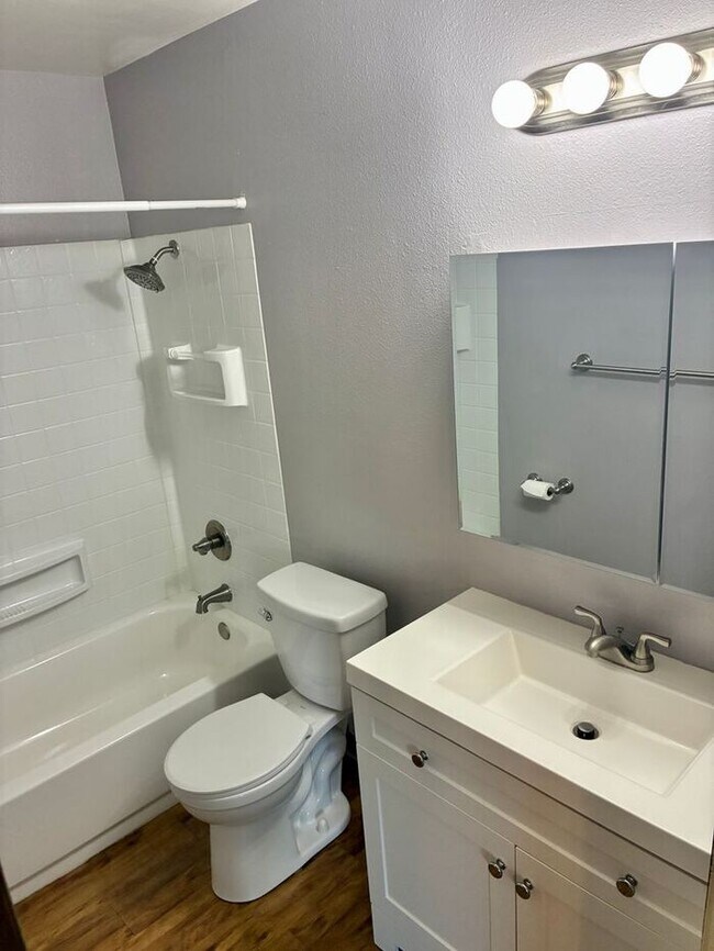 Building Photo - Great Two Bedroom, One Bath Apartments for Rent in East Loveland!  2 Weeks Free, Flexible lease t...