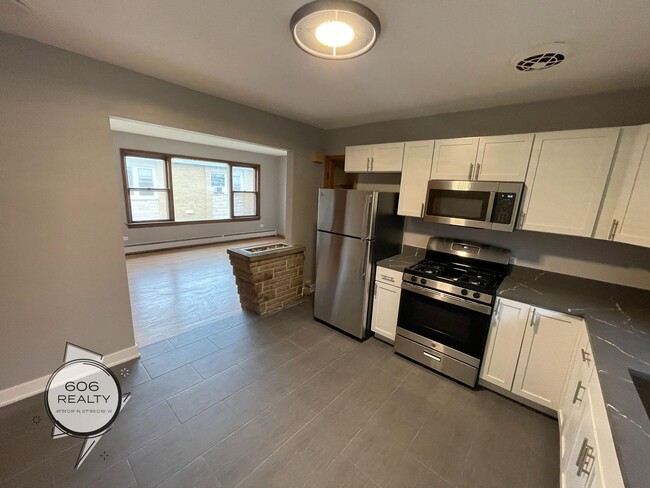 Building Photo - Fully Remodeled Apt on Harlem!