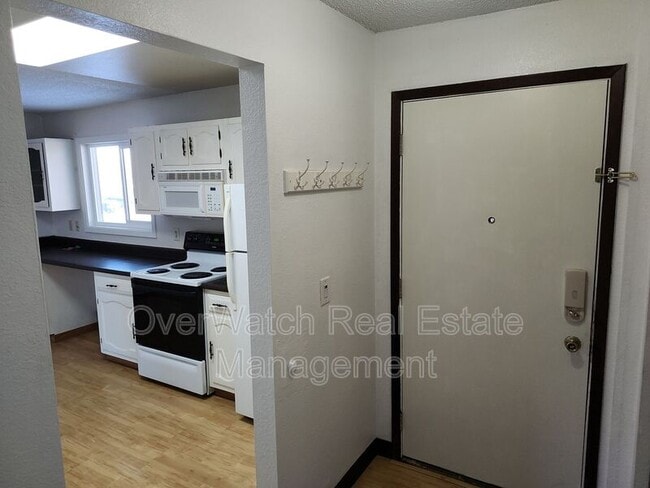 Building Photo - 1545 Northview Dr