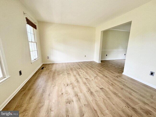Building Photo - 501 Falcon Dr