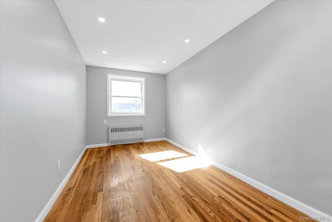 Building Photo - 638 E 84th St