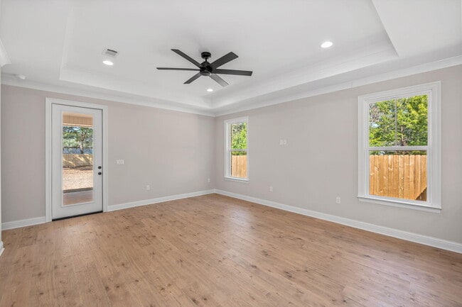 Building Photo - 1460 Pine St