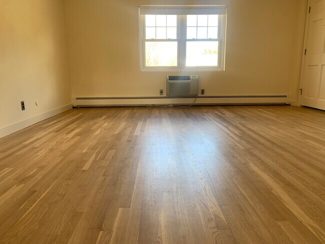 Building Photo - 145 Emerson Gardens Rd