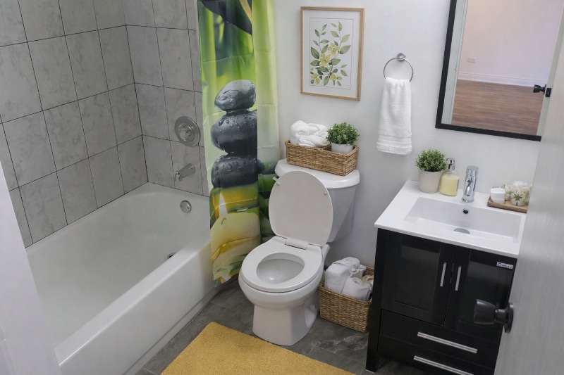 Building Photo - 1851 N Green Ln N