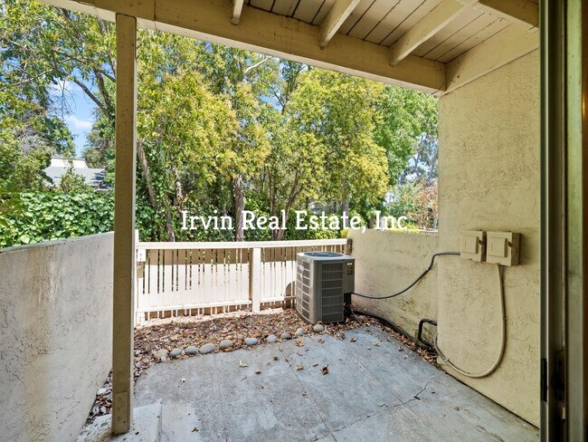 Building Photo - 2728 Oak Rd