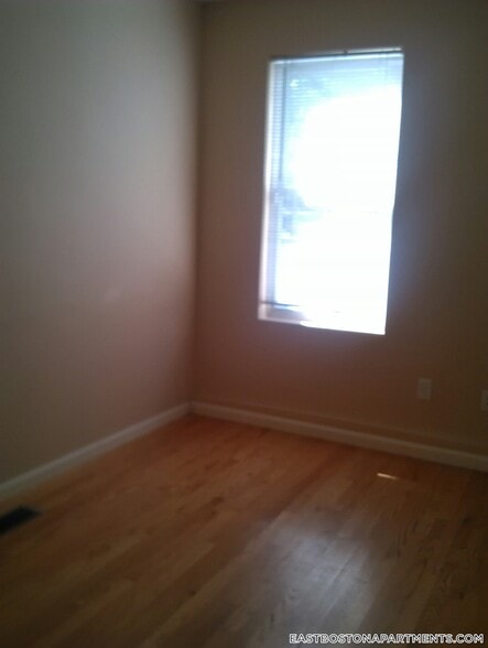 Building Photo - 52 Brooks St