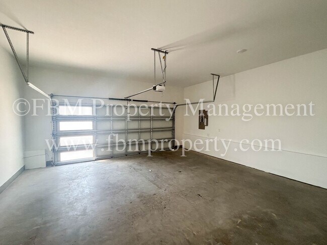 Building Photo - 1203 Doris May Dr