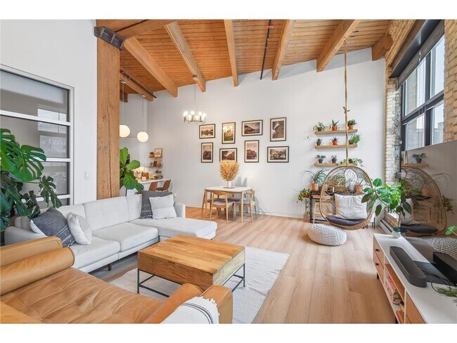 Building Photo - 404 N Washington Ave