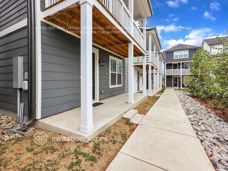 Building Photo - 647 Vernon Ave