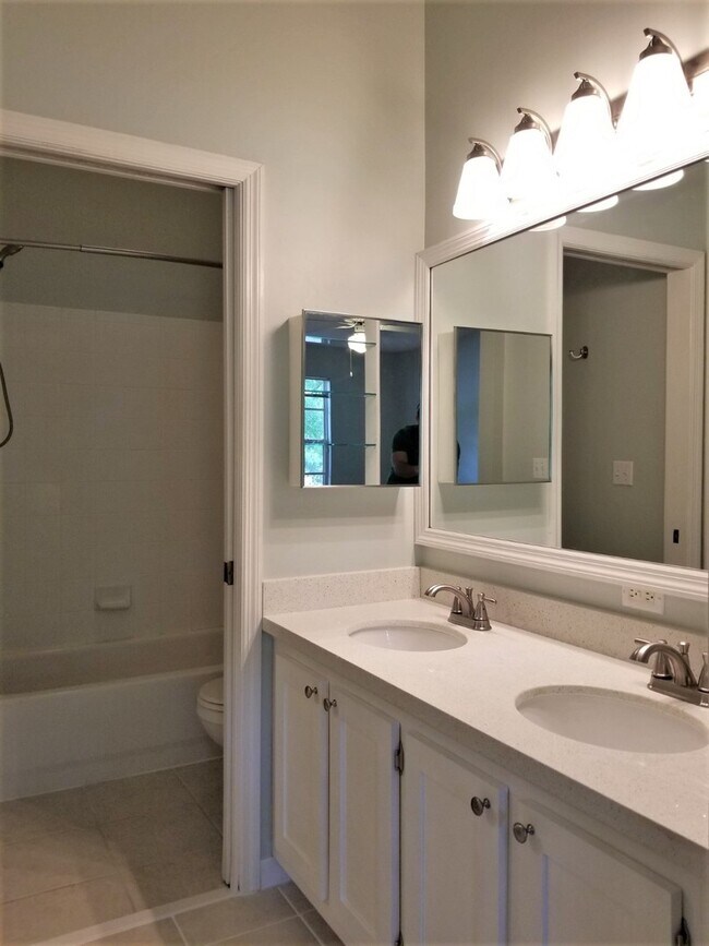 Building Photo - BEAUTIFUL 3BR/2BA IN THE LINKS @ HAILE PLANTATION!