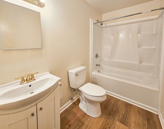 Building Photo - Knoxville 37921 - 3 bedroom, 2 bath Duplex - Contact Ryan Fogarty 865-333-4840