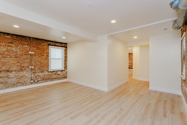 Building Photo - 2928 N Hoyne Ave