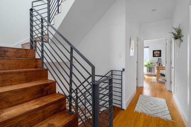 Building Photo - 1003 S 17th St