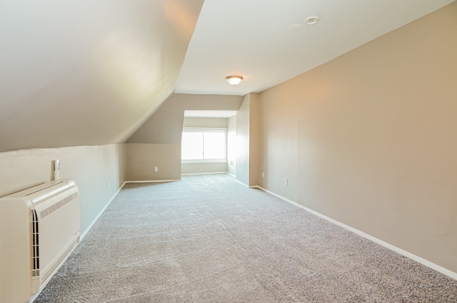 Building Photo - 392-394-394 N Garfield Ave