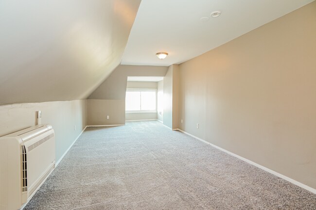 Building Photo - 392-394 N Garfield Ave