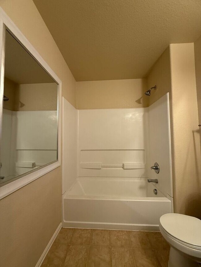 Building Photo - 5-bedroom home with expansive mountain views!