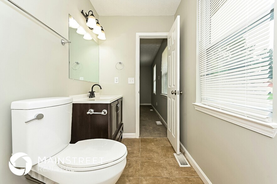 Building Photo - 3042 Medina Dr
