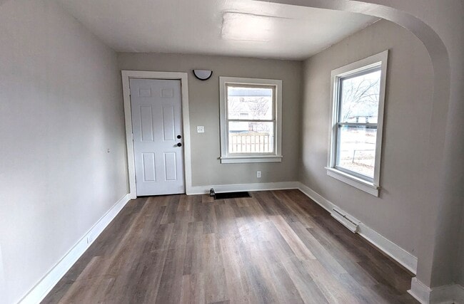 Building Photo - 2513 Howden St