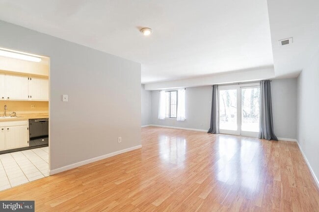 Building Photo - 1004 Worthington Dr