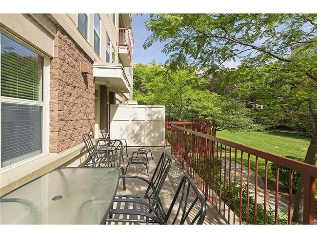 Building Photo - 660 N 2nd St