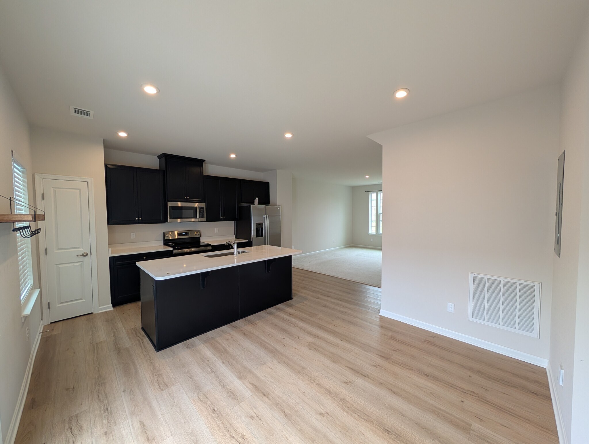 Building Photo - 420 Park Ave