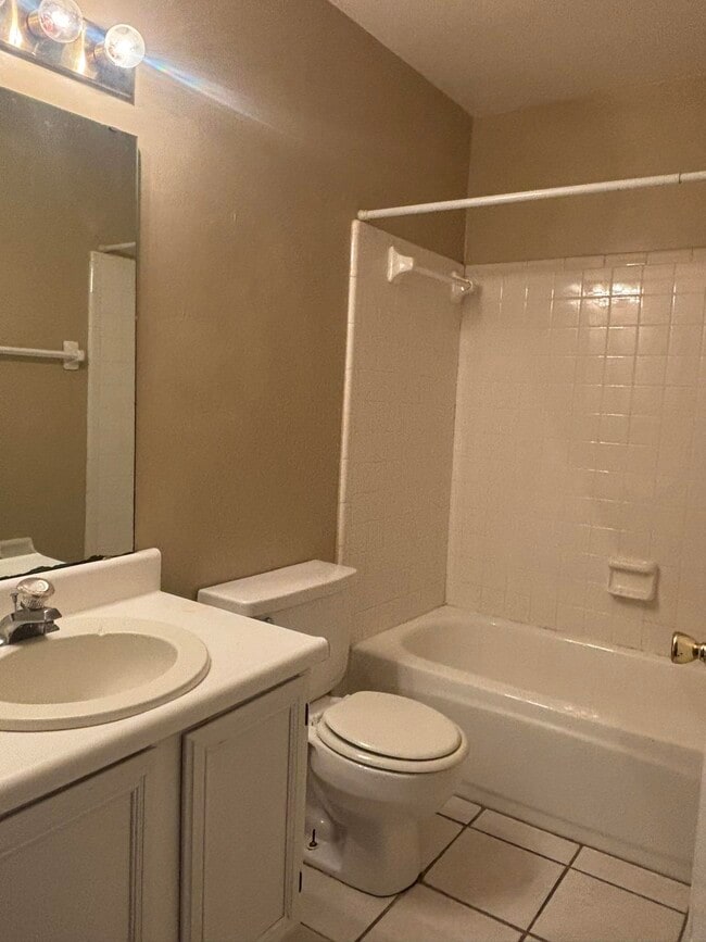 Building Photo - 447 Richview Park Cir W