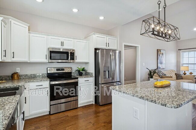 Building Photo - 207 Bedford Ct