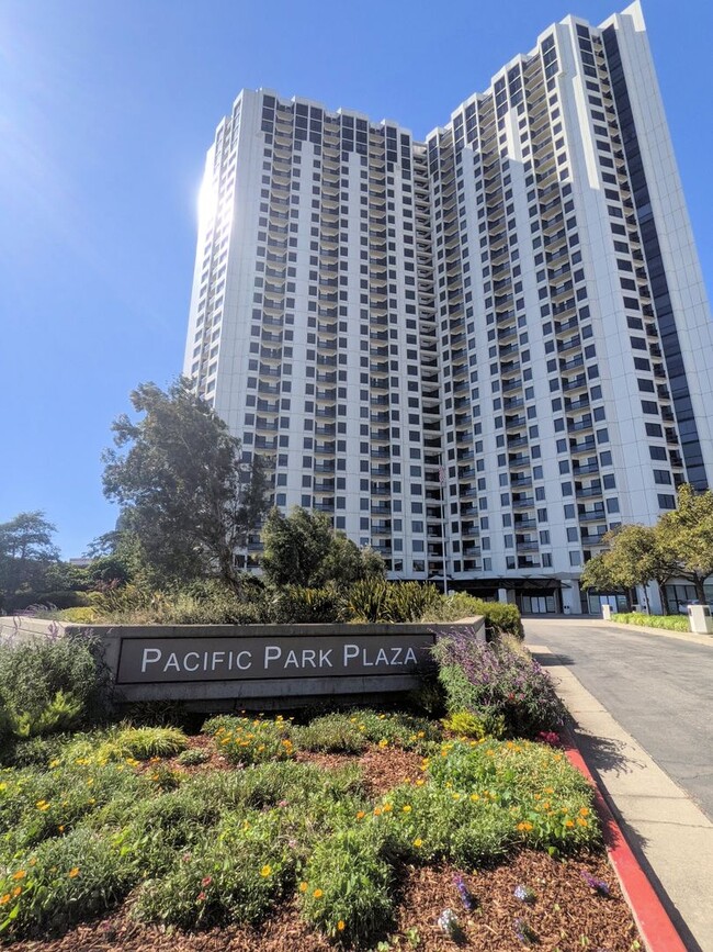 Building Photo - [V] Pacific Park Plaza [OH]