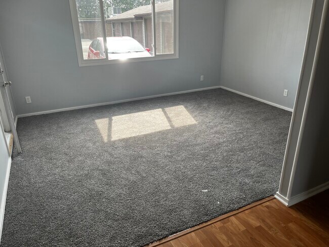 Building Photo - Rangeline