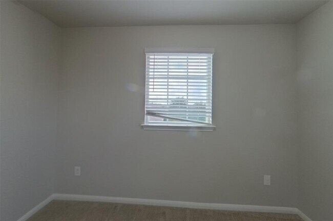 Building Photo - 15012 Custis Ln